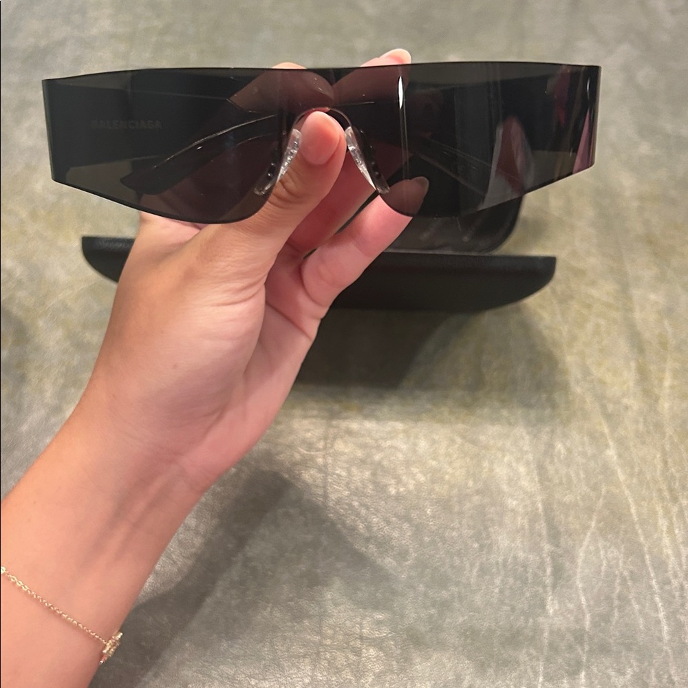 Balenciaga MONO RECTANGLE SUNGLASSES IN BLACK - Picture 2 of 6